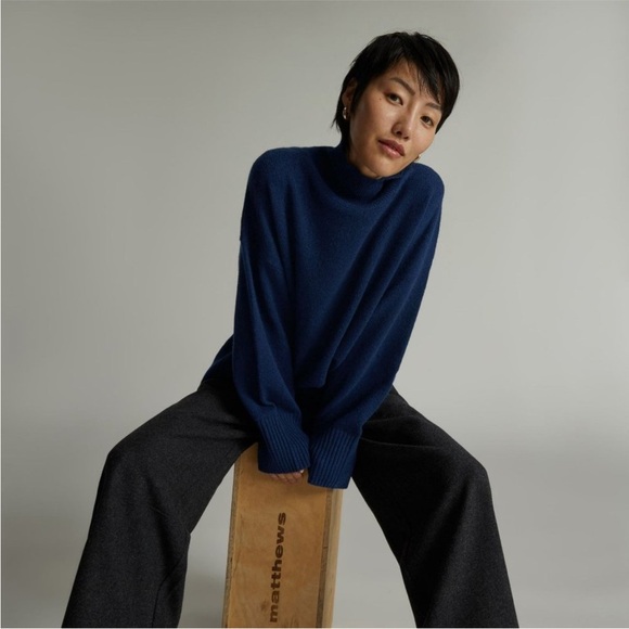 Everlane The Cashmere Oversized Turtleneck Sweater Size Small NWT Bright Navy - Picture 3 of 11